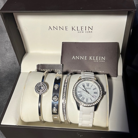🪩 Anne Klein elegant Watch and bracket set 🪩